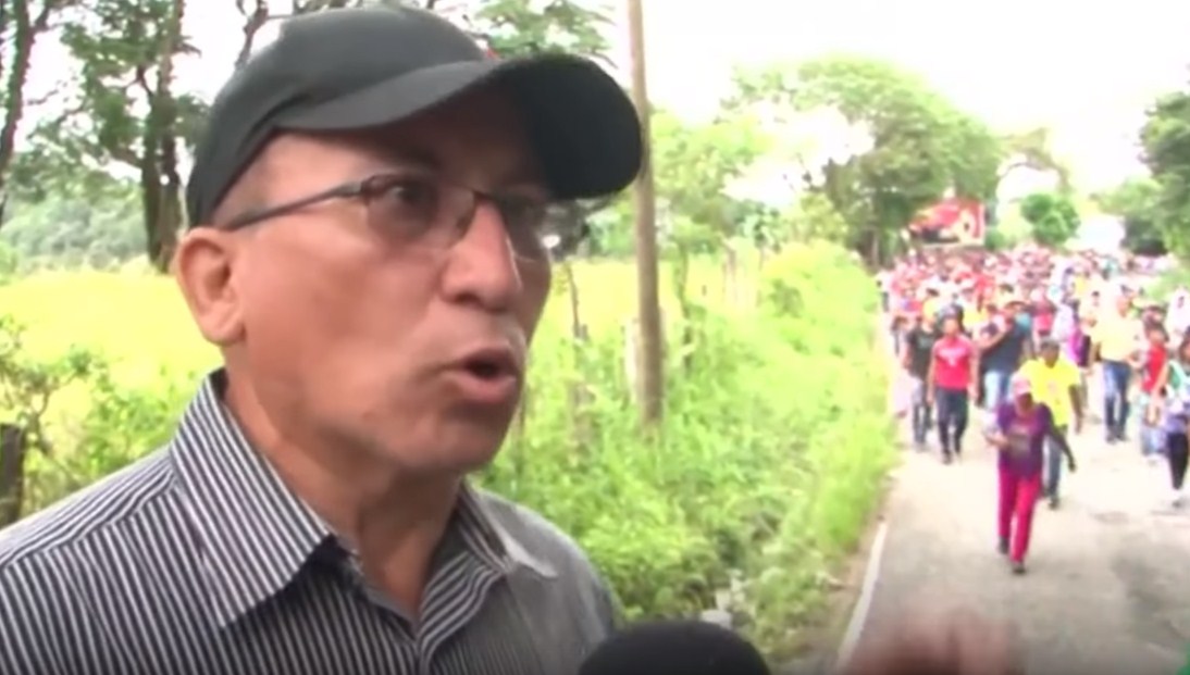 Organizador de caravana de inmigrantes detenido después de que Trump amenaza a Honduras.