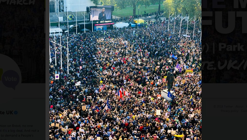 Cientos de miles salen a las calles de Londres exigiendo el segundo voto Brexit.