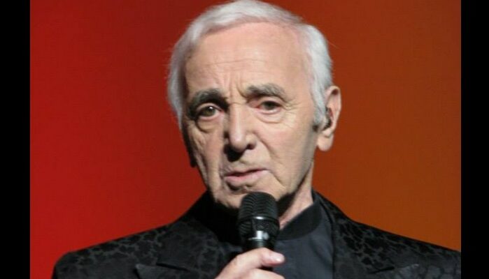 Charles Aznavour murió a los 94.