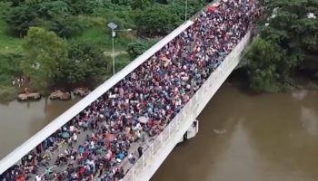Pentágono planea enviar hasta 1,000 soldados a frontera con México para frenar caravana de migrantes