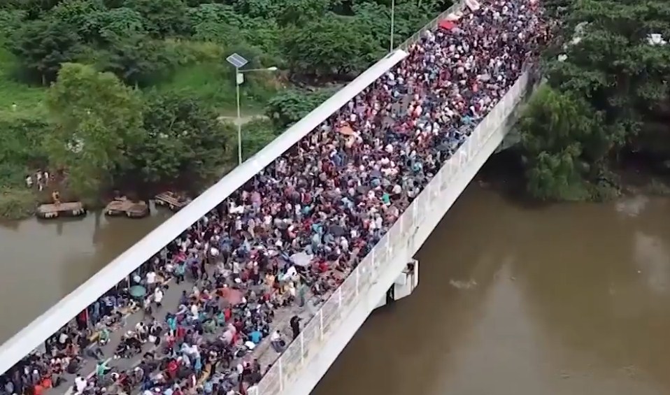 Pentágono enviará 1,000 soldados a frontera con México para frenar caravana de migrantes