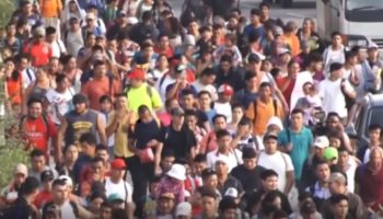 Nuevo grupo de migrantes con destino a Estados Unidos sale de El Salvador