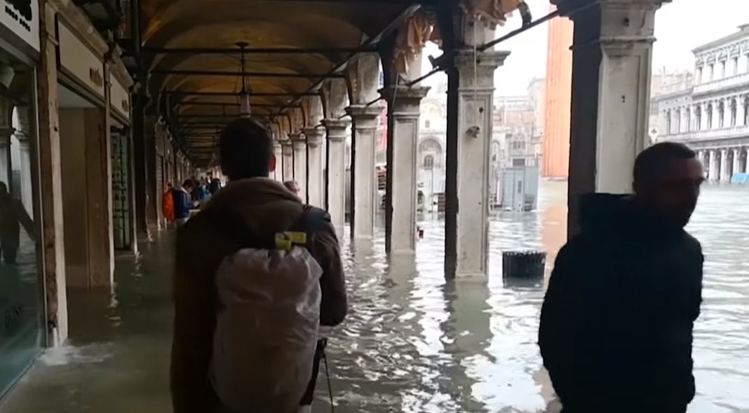 Venecia bajo agua, tormenta azota Italia.