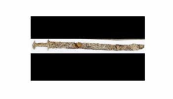 Niña de 8 años encuentra una espada de 1.500 años en Suecia