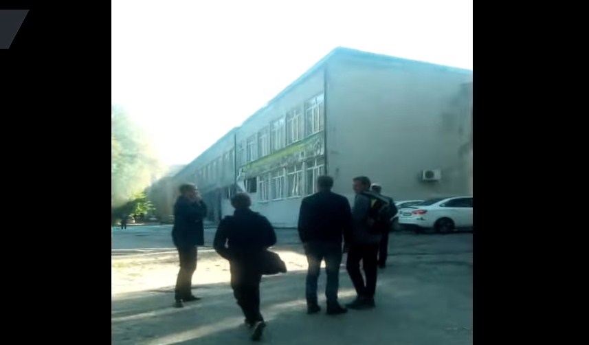 Adolescente mata a 19 en tiroteo en una universidad de Crimea .