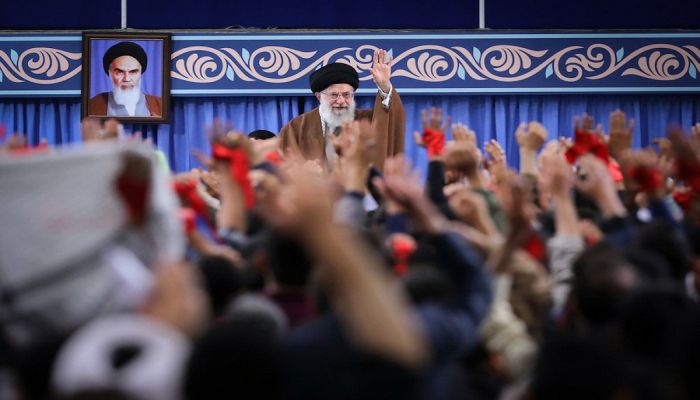 Ali Khamenei dice que el mundo se opone a las decisiones de Trump.