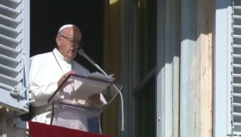 Papa dice que el mundo no debe hacer la vista gorda a los migrantes