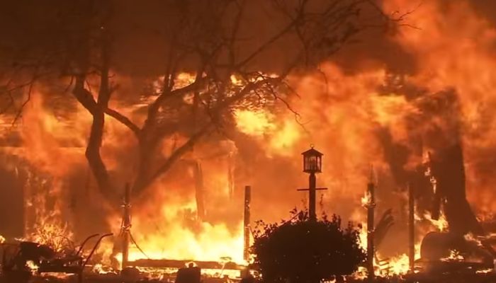 Muertos y cientos de casas destruidas por incendio forestal en California.