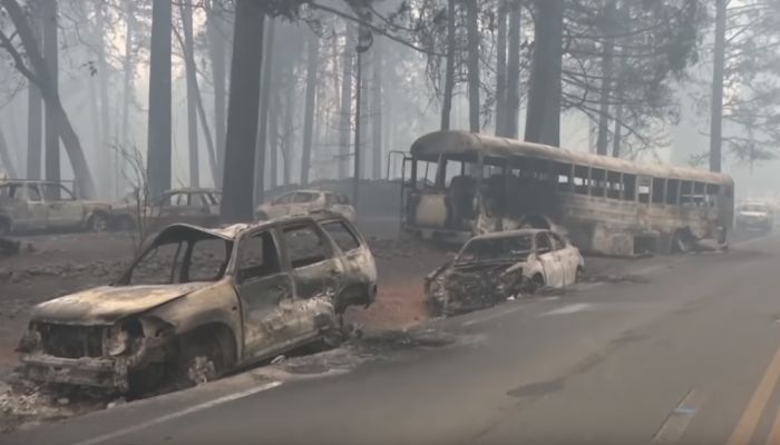 Vientos feroces provocan incendios mortales en California.