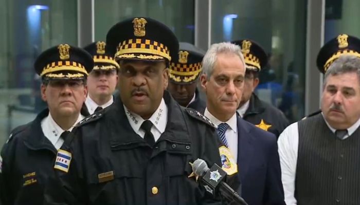 Cuatro muertos, incluido el agresor y un oficial de policía, en tiroteo en hospital de Chicago.