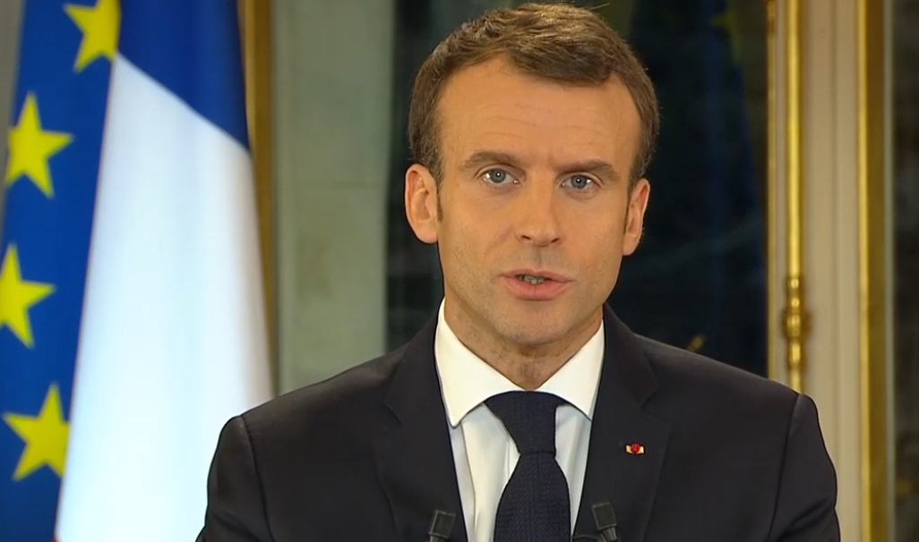 Macron promete aumento salarial.
