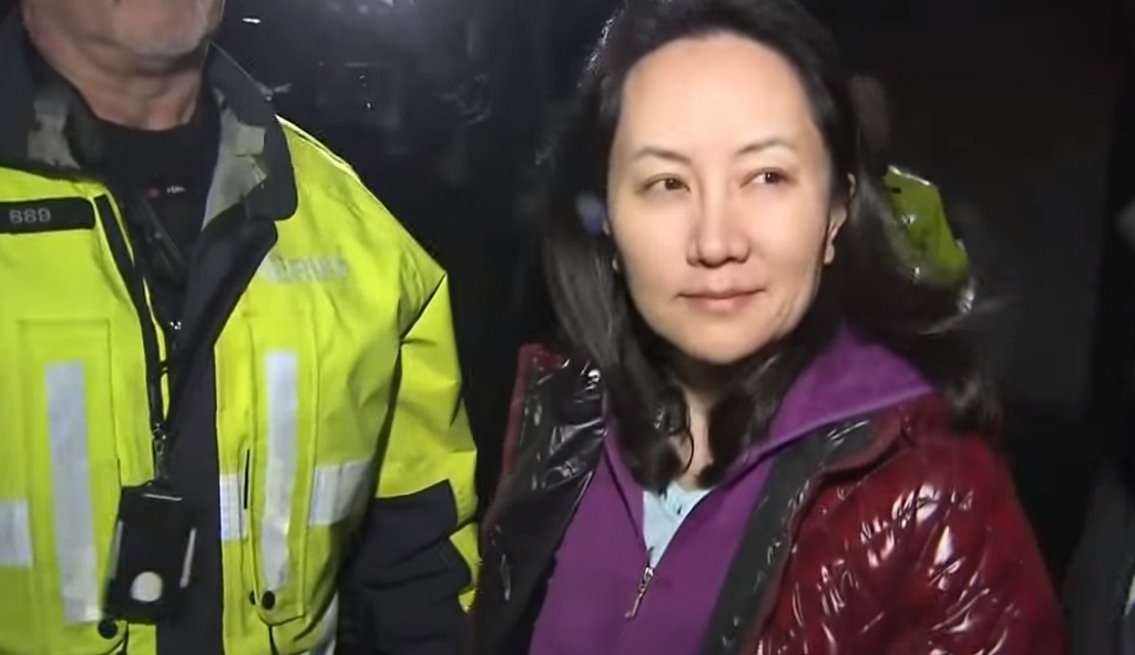 Canadá deja en libertad bajo fianza a Meng Wanzhou, directora financiera de Huawei.