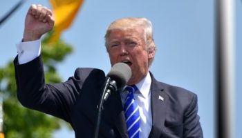 Trump acepta proyecto de ley para evitar cierre de gobierno, pero promete una declaración de emergencia
