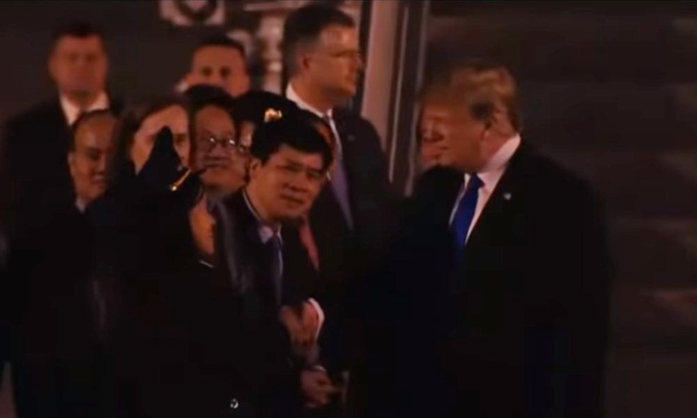 Trump y Kim Jong Un de Corea del Norte se reúnen en Vietnam.