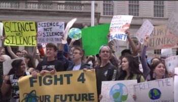 Jóvenes en Washington protestan por la inacción climática