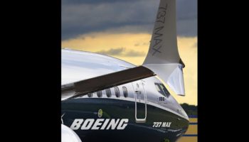 Boeing reduce la producción del avión 737 Max