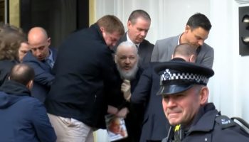 Julian Assange, cofundador de Wikileaks, arrestado en Londres