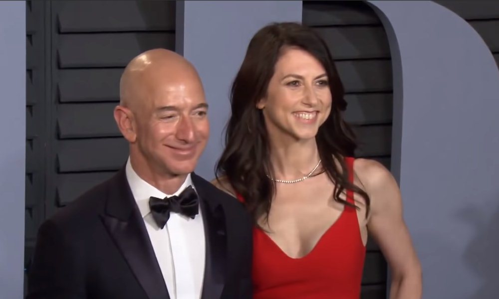 Jeff Bezos firma un divorcio de $ 35 mil millones.