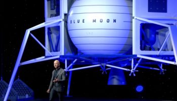 Multimillonario Jeff Bezos presenta Blue Moon