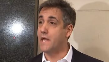 Ex abogado Cohen se reporta a la cárcel y arremete contra Trump