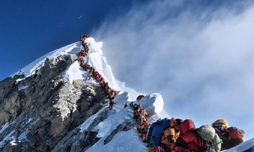 ¿Por qué hay tanta gente muriendo en el Monte Everest?.