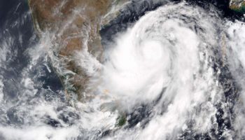 Poderoso ciclón Fani golpea la costa este de la India