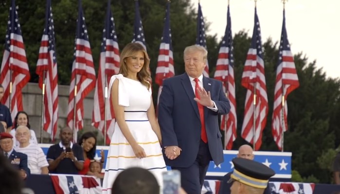 Trump elogió a los militares en celebración del 4 de julio.