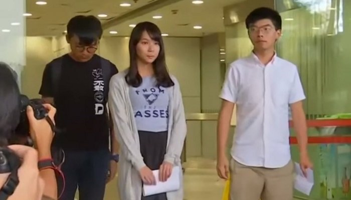 Hong Kong reprime protestas arrestando activistas.
