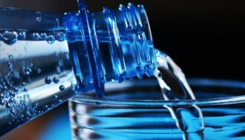 OMS: microplásticos en el agua representan un «riesgo mínimo para la salud»