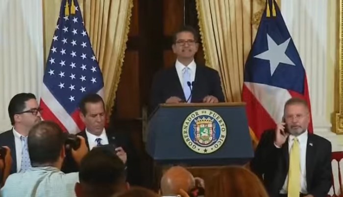 Nuevo gobernador de Puerto Rico enfrenta un desafío legal.