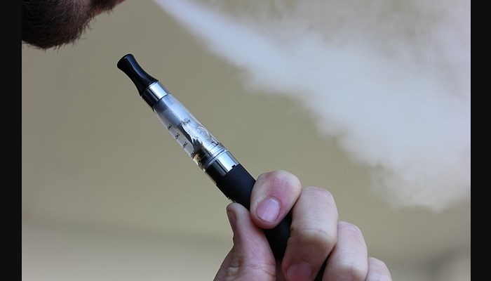 CDC investigan enfermedades pulmonares relacionadas con el uso de cigarrillos electrónicos.