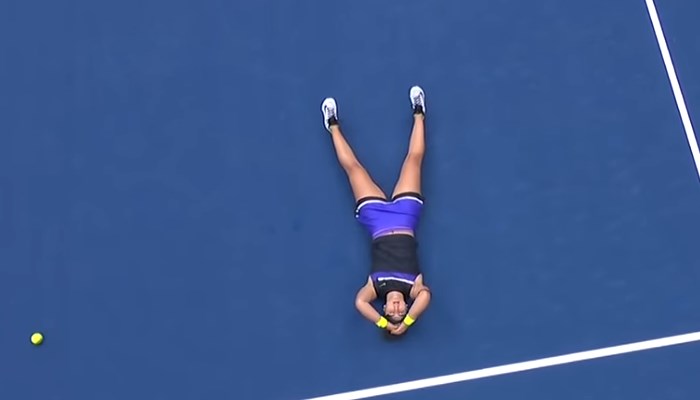 Bianca Andreescu gana el Abierto de Estados Unidos, derrotando a Serena Williams.