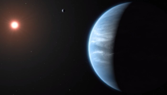 Astrónomos encuentran agua en atmósfera de exoplaneta K2-18b.