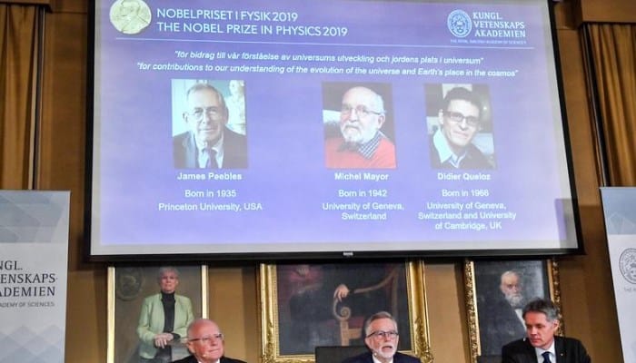 Premio Nobel honra a exoplanetas, Big Bang.