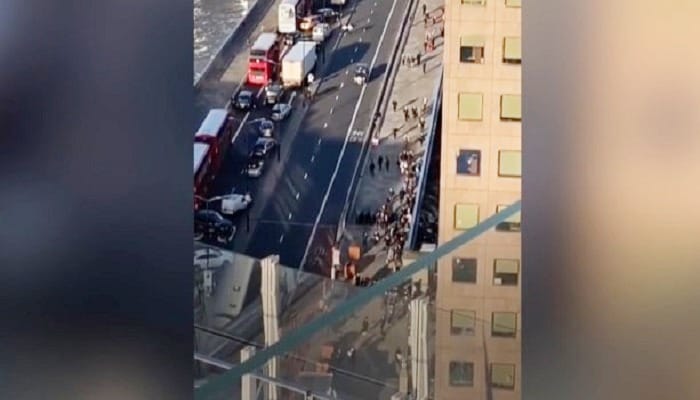 Dos muertos en ataque con cuchillo en el Puente de Londres.