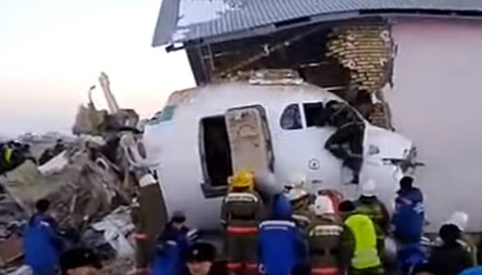 Avión se estrella en Kazajistán, matando al menos a 15.