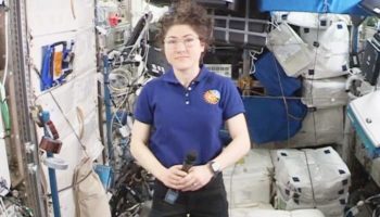 Christina Koch establece récord para el vuelo espacial más largo de una mujer