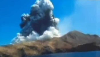 Volcán Whakaari entra en erupción en Nueva Zelanda