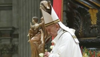 “No dejes que las fallas de la Iglesia te alejen de Dios”, dice el Papa Francisco