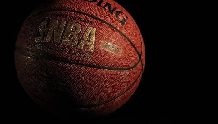 NBA suspende temporada después jugador da positivo por coronavirus.
