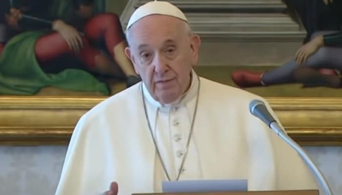 Papa Francisco propone "salario básico universal" para trabajadores desprotegidos