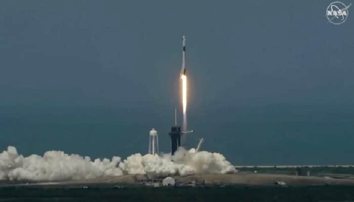 SpaceX envía dos astronautas de la NASA a la órbita exitosamente.