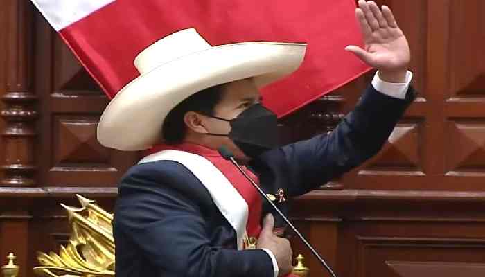 Pedro Castillo es juramentado como presidente de Perú