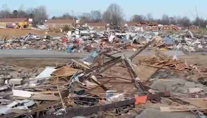 Un sistema de tornados en Kentucky y estados circundantes mata a decenas de personas
