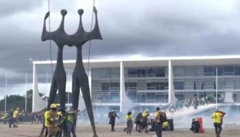 Partidarios del expresidente brasileño Jair Bolsonaro invaden edificios gubernamentales