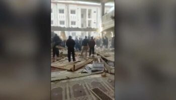 Se eleva a 90 el número de muertos por explosión en mezquita de Peshawar, Pakistán