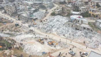 Búsqueda de sobrevivientes del terremoto entra en las últimas horas en Turquía