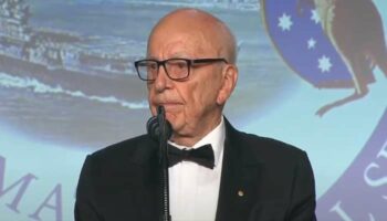 Rupert Murdoch, bajo juramento, dice que Fox News ‘respaldó’ mentiras sobre elecciones 2020
