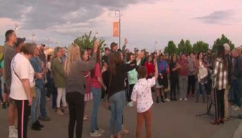 Farmington, Nuevo México:  Adolescente mata a 3 e hiere a 6