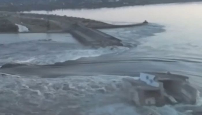 Ucrania acusa a Rusia de destruir la represa Nova Kakhovka